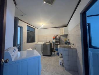 VENTA DE CASA l SAN VICENTE l MORAVIA l PRECIO NEGOCIABLE.