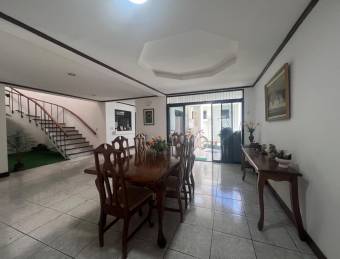 VENTA DE CASA l SAN VICENTE l MORAVIA l PRECIO NEGOCIABLE.