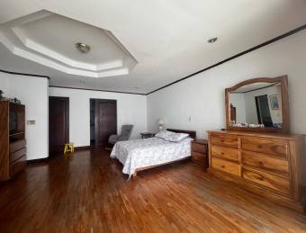 VENTA DE CASA l SAN VICENTE l MORAVIA l PRECIO NEGOCIABLE.