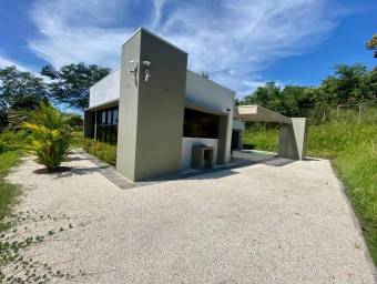 Se alquila casa de lujo en condominio de Orotina Alajuela 26-776