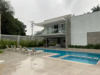 Se alquila moderno apartamento en condominio de Uruca San José 26-556