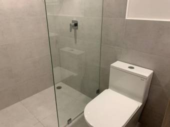 Se alquila moderno apartamento en condominio de Uruca San José 26-556