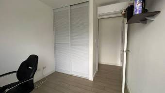 Se alquila moderno apartamento en residencial Concasa 26-937