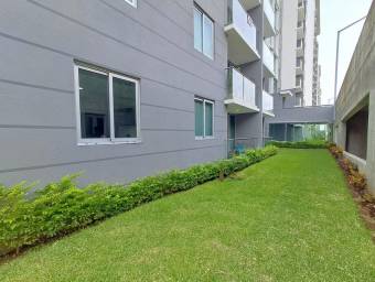 Se alquila espacioso apartamento en condominio Altamira 26-934