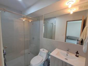 Se alquila espacioso apartamento en condominio Altamira 26-934