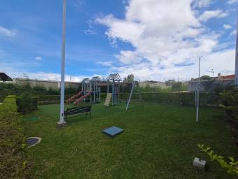 Se alquila espacioso apartamento en condominio Altamira 26-934