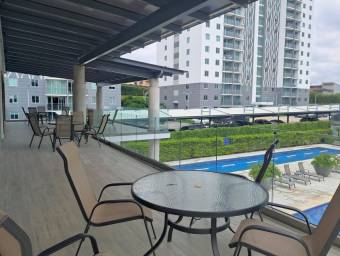 Se alquila espacioso apartamento en condominio Altamira 26-934