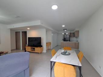 Se alquila espacioso apartamento en condominio Altamira 26-934