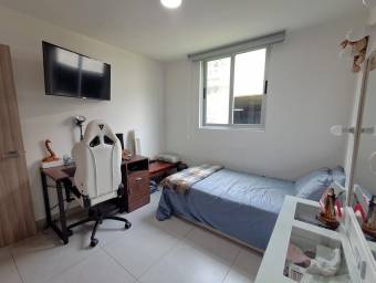 Se alquila espacioso apartamento en condominio Altamira 26-934