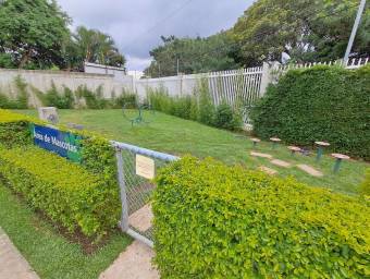 Se alquila moderno apartamento amoblado en condominio Altamira 26-546