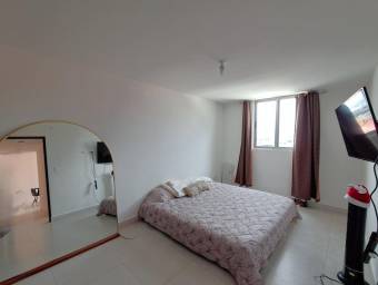 Se alquila moderno apartamento amoblado en condominio Altamira 26-546