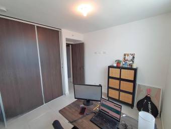 Se alquila moderno apartamento amoblado en condominio Altamira 26-546
