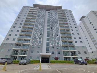 Se alquila moderno apartamento amoblado en condominio Altamira 26-546