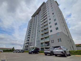 Se alquila moderno apartamento amoblado en condominio Altamira 26-546