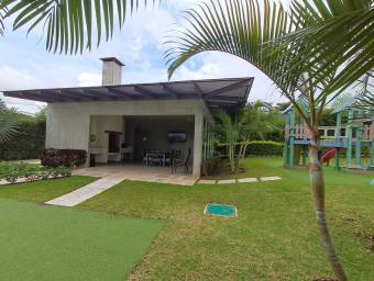 Se alquila moderno apartamento amoblado en condominio Altamira 26-546