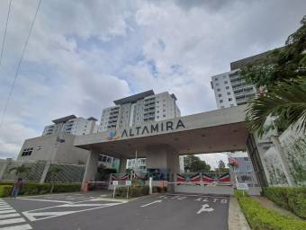 Se alquila moderno apartamento amoblado en condominio Altamira 26-546