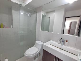 Se alquila moderno apartamento amoblado en condominio Altamira 26-546