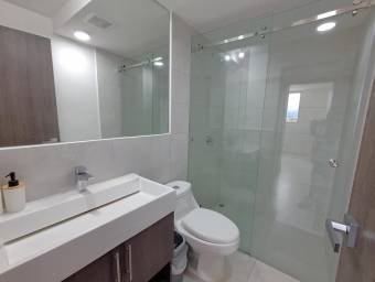 Se alquila moderno apartamento amoblado en condominio Altamira 26-546