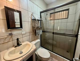 Venta de casa en Mercedes Norte, Heredia #26-106