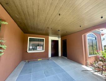 Venta de casa en Mercedes Norte, Heredia #26-106