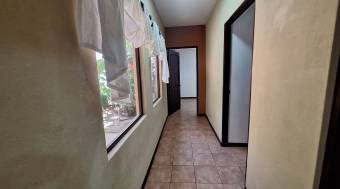 Venta de casa en Mercedes Norte, Heredia #26-106