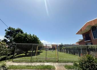 Venta de casa en Mercedes Norte, Heredia #26-106