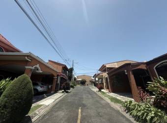 Venta de casa en Mercedes Norte, Heredia #26-106