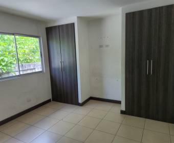 Apartment for sale in Bellavista Condominium, Alajuelita, San José. Bank-owned property.