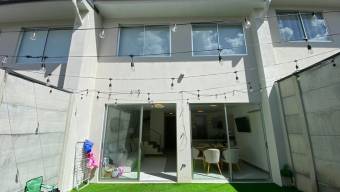 Se vende moderna casa con patio en condominio de Ulloa Heredia 26-733 Se vende moderna casa con patio en condominio de Ulloa Heredia 26-733