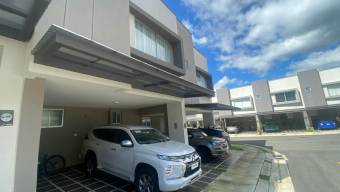 Se vende moderna casa con patio en condominio de Ulloa Heredia 26-733 Se vende moderna casa con patio en condominio de Ulloa Heredia 26-733