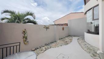 Se alquila moderna casa en condominio de San Antonio Escazú 26-760