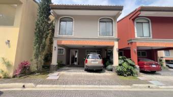 Se alquila moderna casa en condominio de San Antonio Escazú 26-760