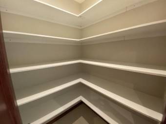 Se alquila moderno apartamento amoblado en San Rafael Escazú 25-1727