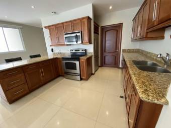 Se alquila moderno apartamento amoblado en San Rafael Escazú 25-1727
