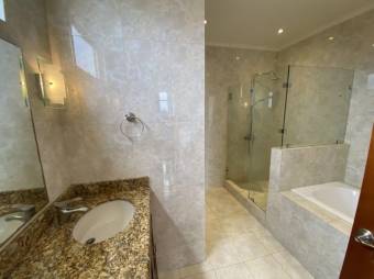 Se alquila moderno apartamento amoblado en San Rafael Escazú 25-1727