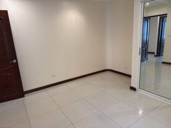 Se alquila apartamento con línea blanca en San Rafael Escazú 26-633