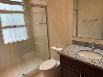 Se alquila apartamento con línea blanca en San Rafael Escazú 26-633