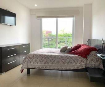 Se alquila apartamento en condominio de Guachipelín Escazú 26-755