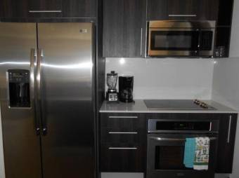 Se alquila apartamento en condominio de Guachipelín Escazú 26-755