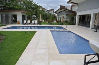 Se alquila apartamento en condominio de Guachipelín Escazú 26-755