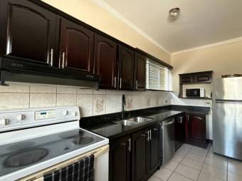 Se alquila espaciosa casa en residencial de Colon de Mora 25-2050