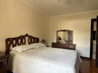 Se alquila espaciosa casa en residencial de Colon de Mora 25-2050