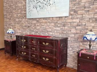 Se alquila espaciosa casa en residencial de Colon de Mora 25-2050