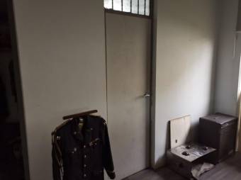 Se vende amplia propiedad con 2 bodegas en Uruca San José 24-143