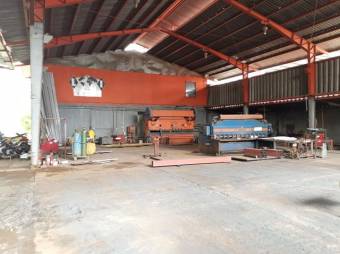 Se vende amplia propiedad con 2 bodegas en Uruca San José 24-143