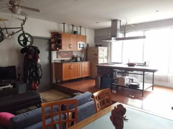 Se vende amplia propiedad con 2 bodegas en Uruca San José 24-143