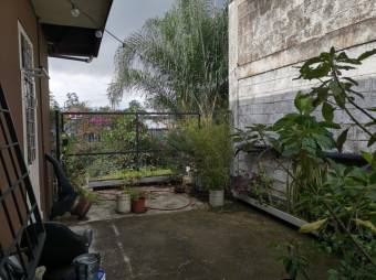 Se vende amplia propiedad con 2 bodegas en Uruca San José 24-143