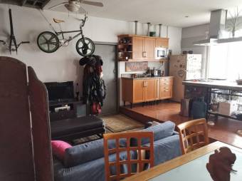 Se vende amplia propiedad con 2 bodegas en Uruca San José 24-143