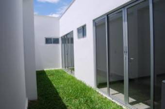 Bella Casa Nueva a Estrena en Santa Ana 3 Habitaciones Una Planta 210 mt2  19-963
