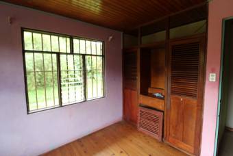 TERRAQUEA Spacious House for Remodeling in a lot of 1400m2. NEGOTIABLE PRICE